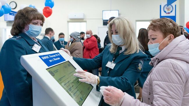 Новое здани Федеральной налоговой службы (ФНС) на Мосфильмовской улице в Москве