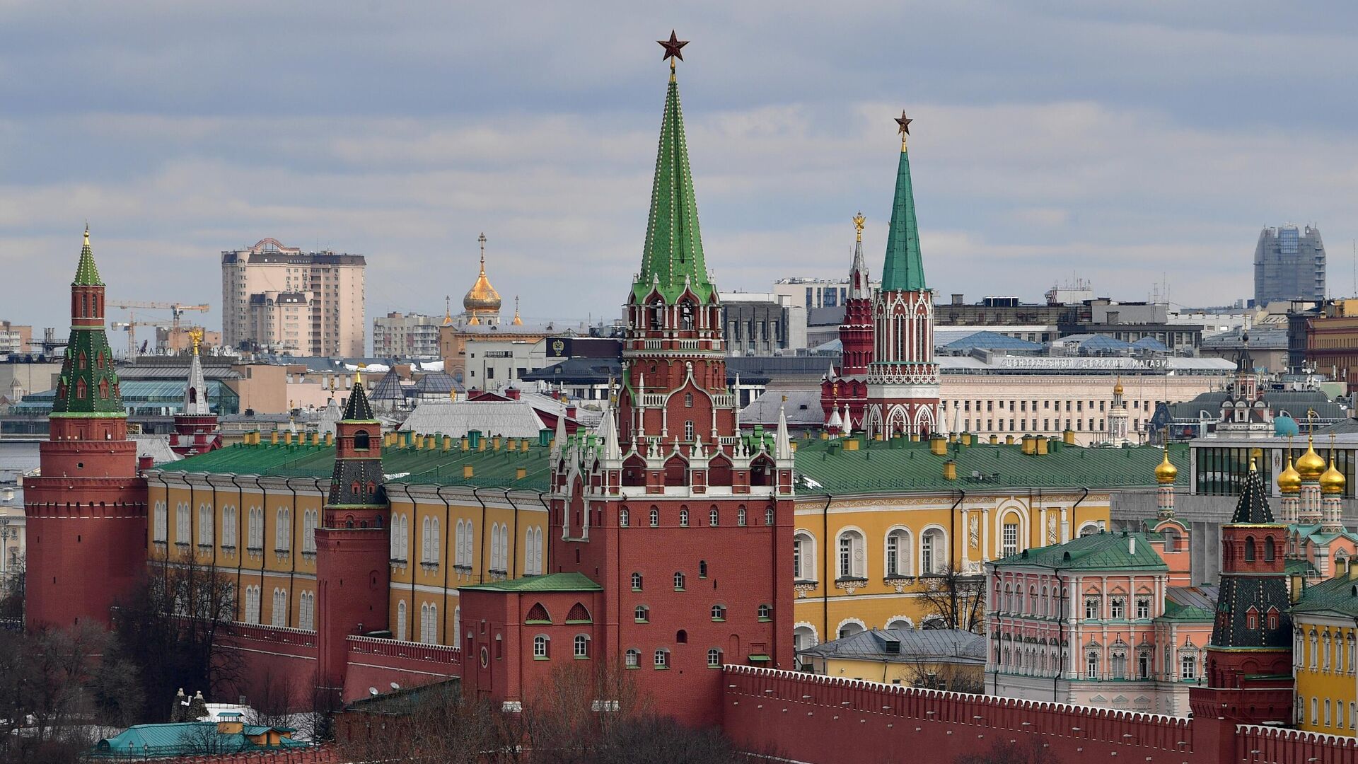 Вид на башни Московского Кремля  - РИА Новости, 1920, 02.03.2022