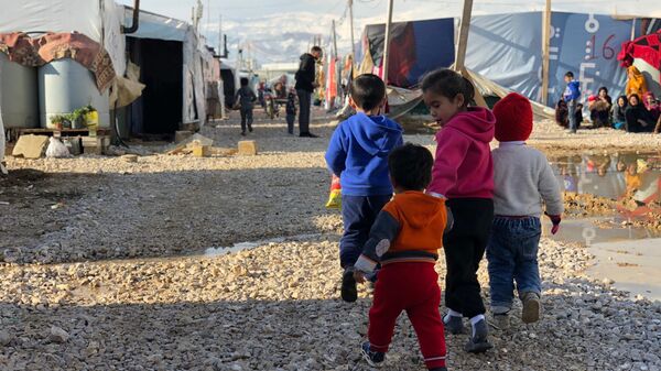 Дети в палаточном лагере Абу-Мазен в поселении Барэльяс в Ливане