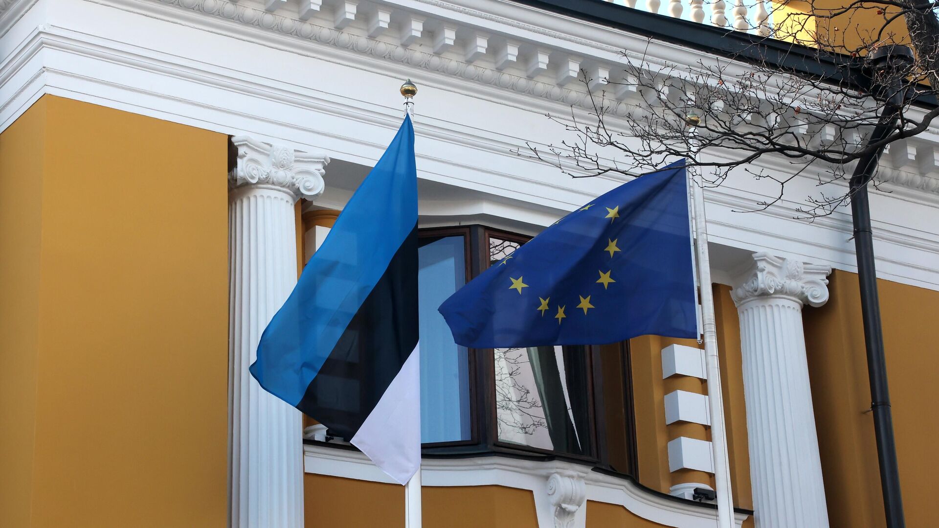 Флаги на здании посольства Эстонии в Москве - РИА Новости, 1920, 21.04.2022