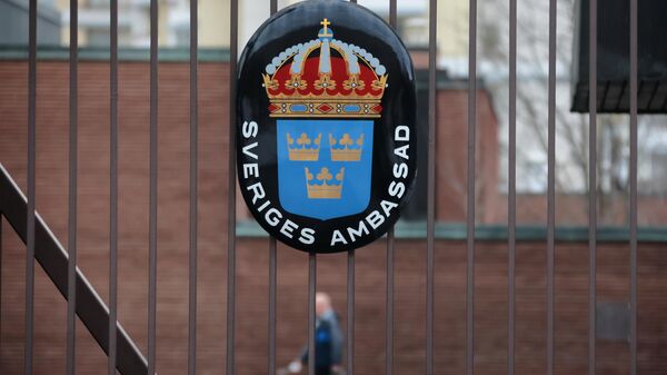 Герб Швеции в посольстве Швеции в Москве