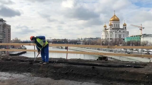 Капитальный ремонт: снятие покрытия с Большого каменного моста - РИА Новости, 1920, 19.03.2021