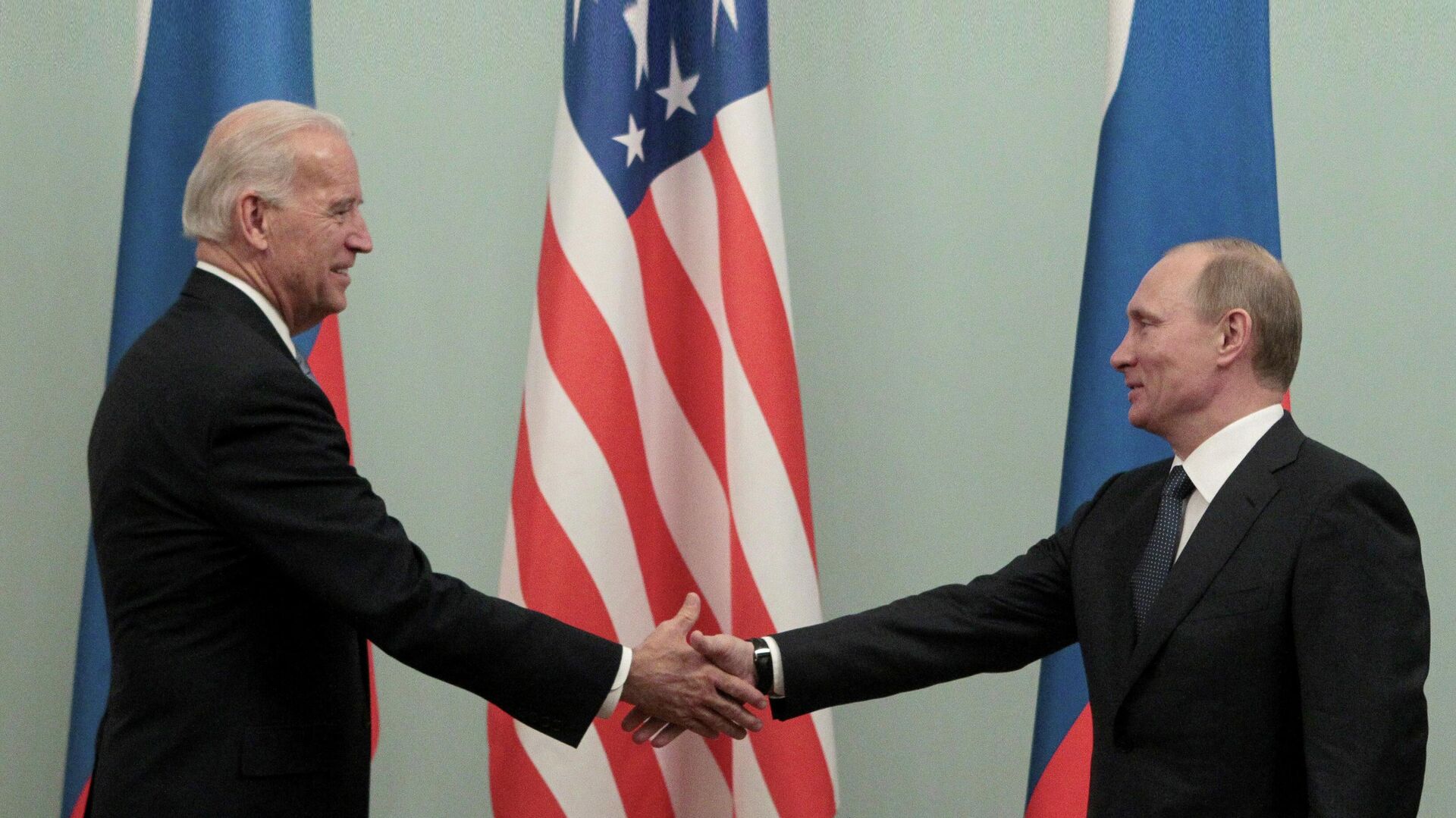 Владимир Путин и Джо Байден во время встречи в 2011 году - РИА Новости, 1920, 15.04.2021