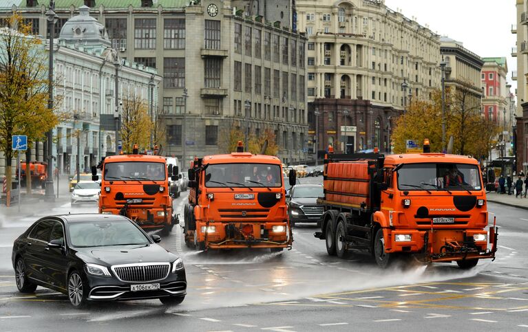 Промывка дорог и тротуаров концентрированным моющим средством в рамках подготовки к зиме