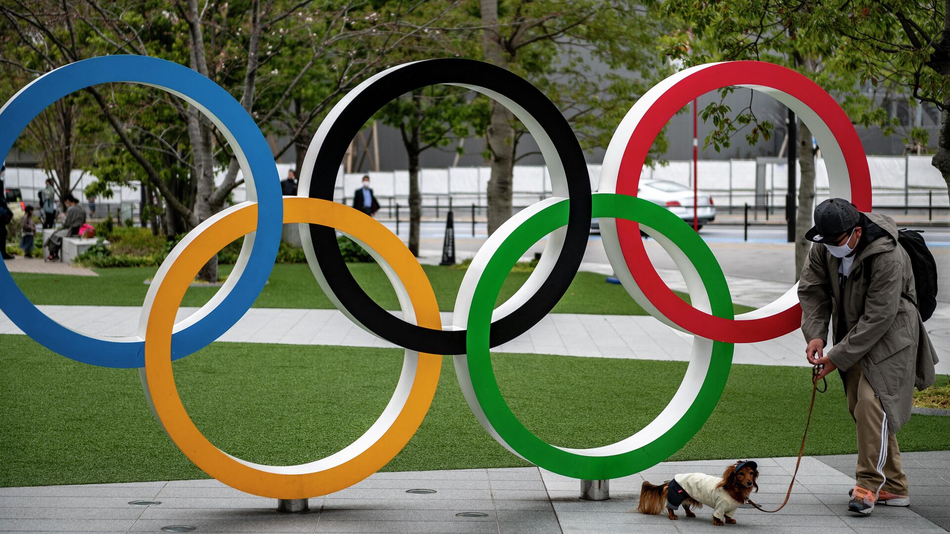 Олимпийские кольца рядом с японским олимпийским музеем в Токио - РИА Новости, 1920, 20.03.2021