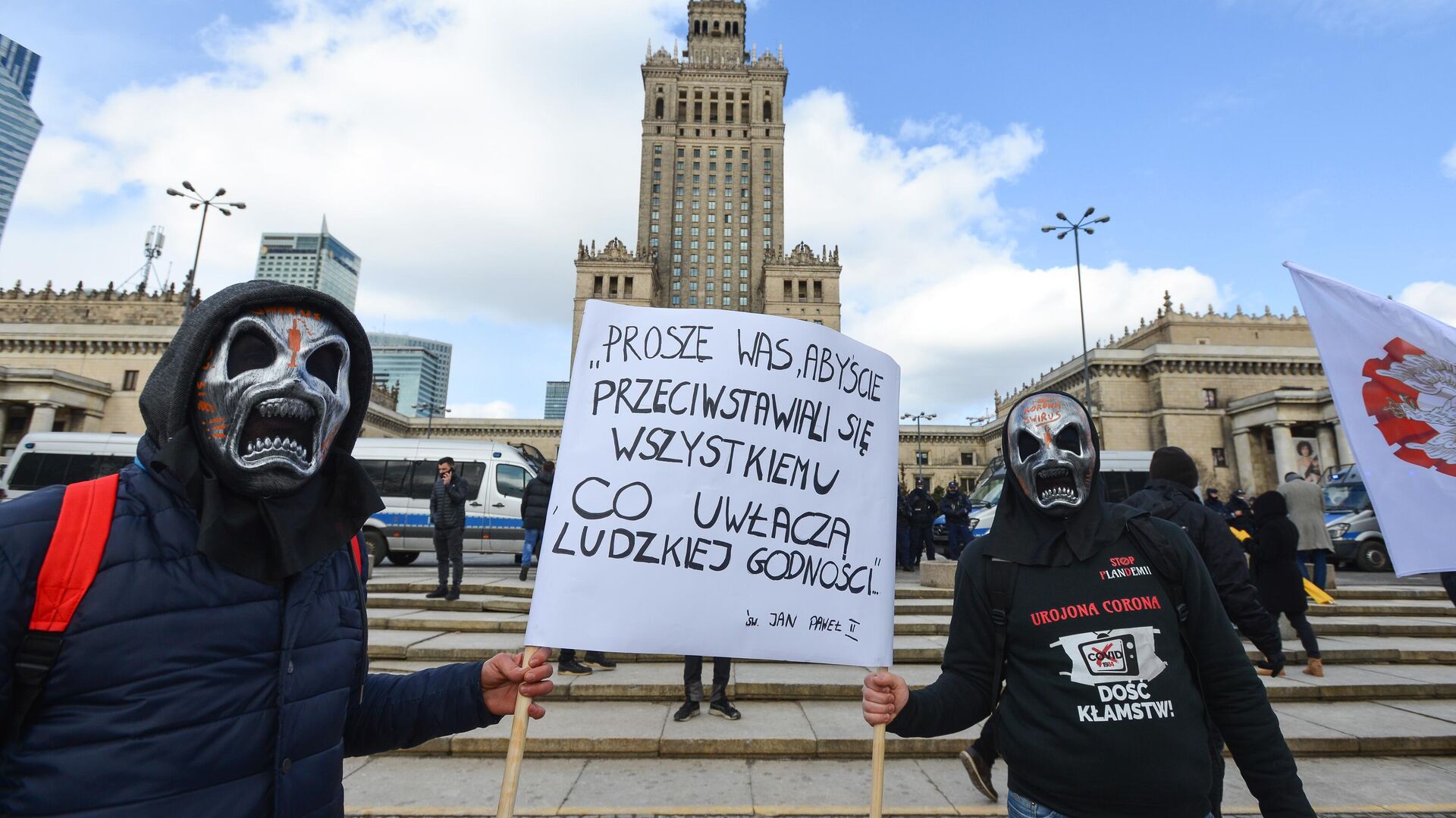 Участники акции против карантинных ограничений в Варшаве - РИА Новости, 1920, 09.04.2021