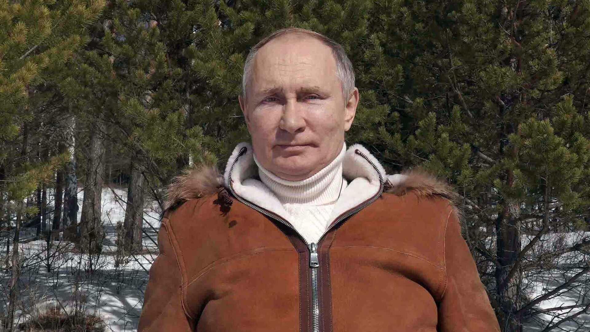 Президент РФ Владимир Путин во время прогулки в тайге - РИА Новости, 1920, 21.03.2021