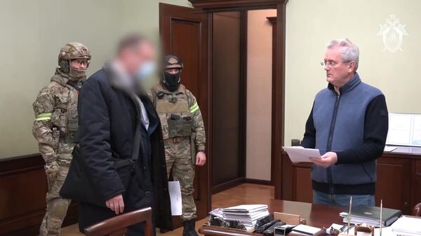 Губернатор Пензенской области Иван Белозерцев, задержанный по подозрению во взяточничестве, во время следственных действий в его рабочем кабинете