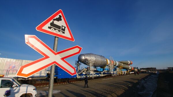 Ракета-носитель Союз-2.1б с разгонным блоком Фрегат во время установки на стартовый комплекс космодрома Восточный
