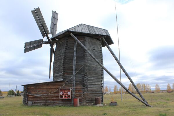 Ветряная мельница на территории архитектурно-этнографического музея-заповедника Лудорвай