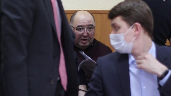 Глава группы фармацевтических компаний Биотэк Борис Шпигель в Басманном суде Москвы. Стоп-кадр видео