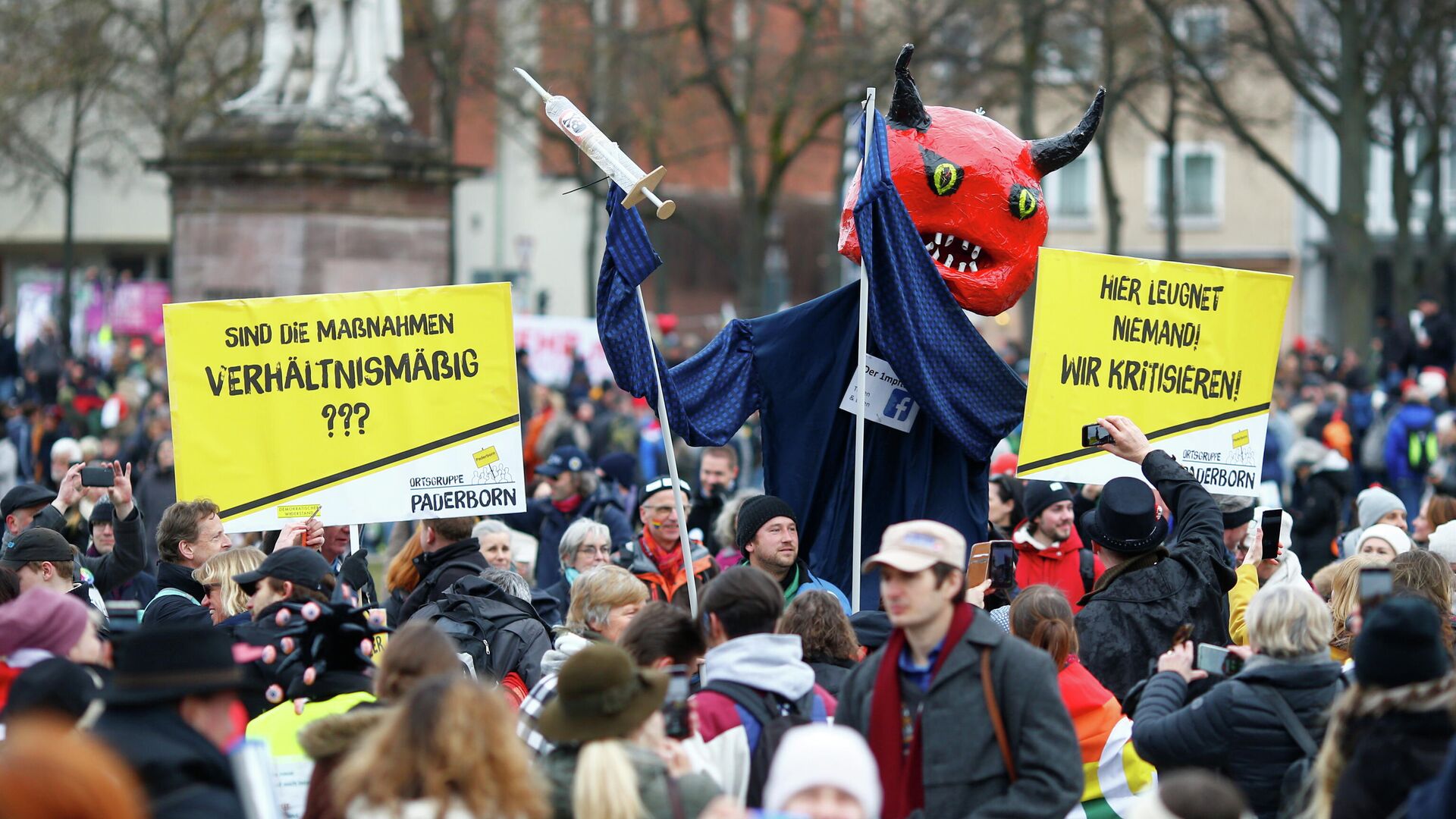 Акция протеста против мер по борьбе с коронавирусом в Касселе, Германия - РИА Новости, 1920, 01.04.2021