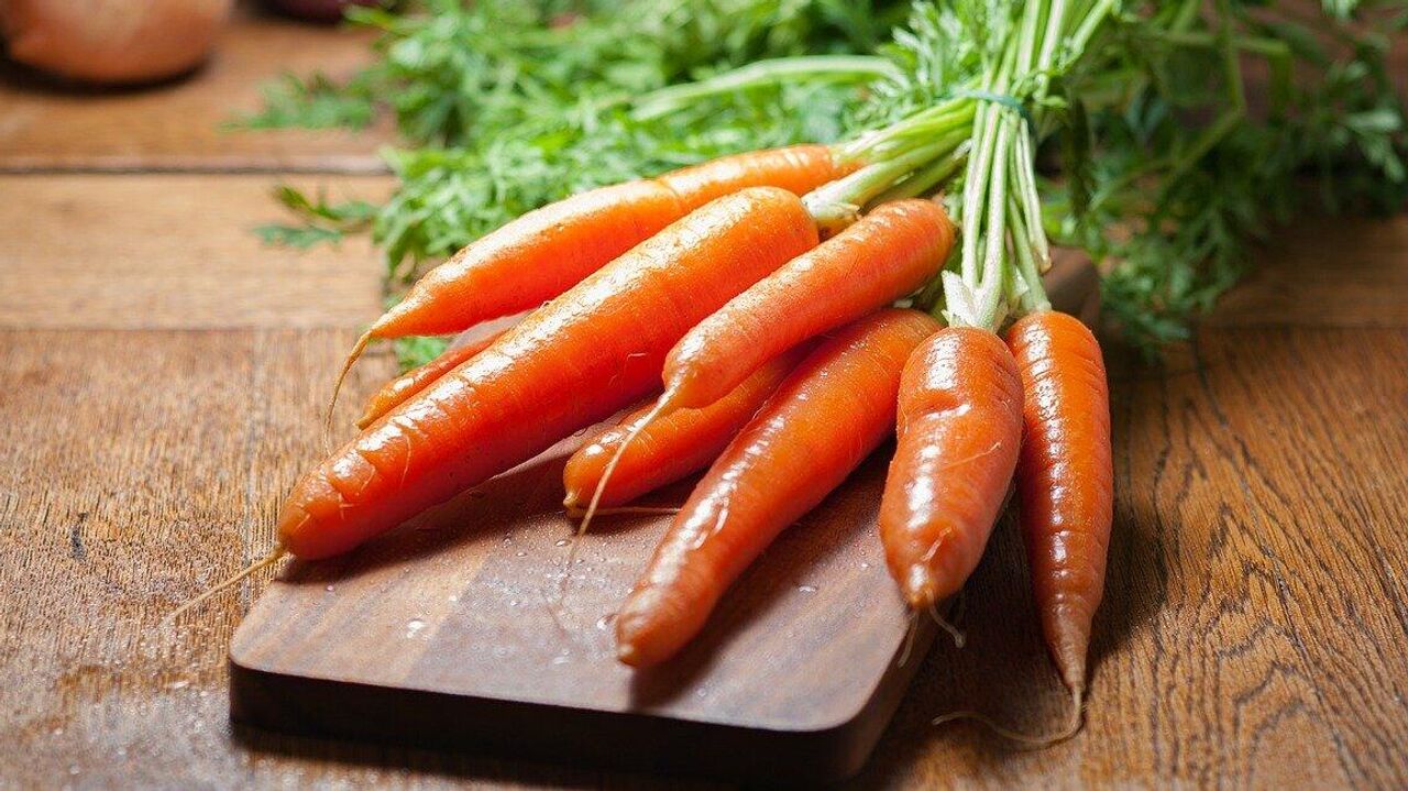 Салат из моркови с чесноком и сметаной - калорийность, состав, описание - irhidey.ru