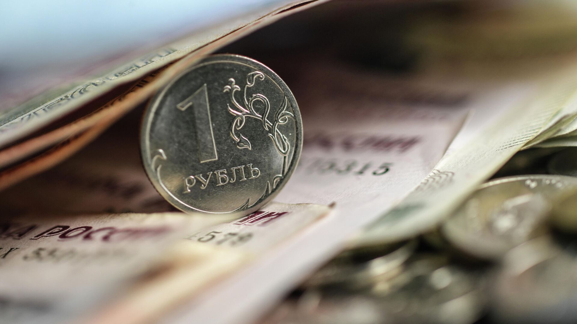 Эксперты рассказали, что ожидает рубль в 2023 году