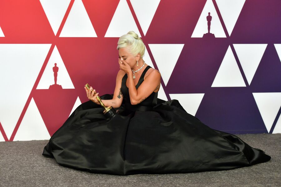 Леди Гага, получившая награду за песню Shallow на церемонии премии Оскар
