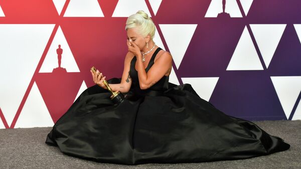 Леди Гага, получившая награду за песню Shallow на церемонии премии Оскар