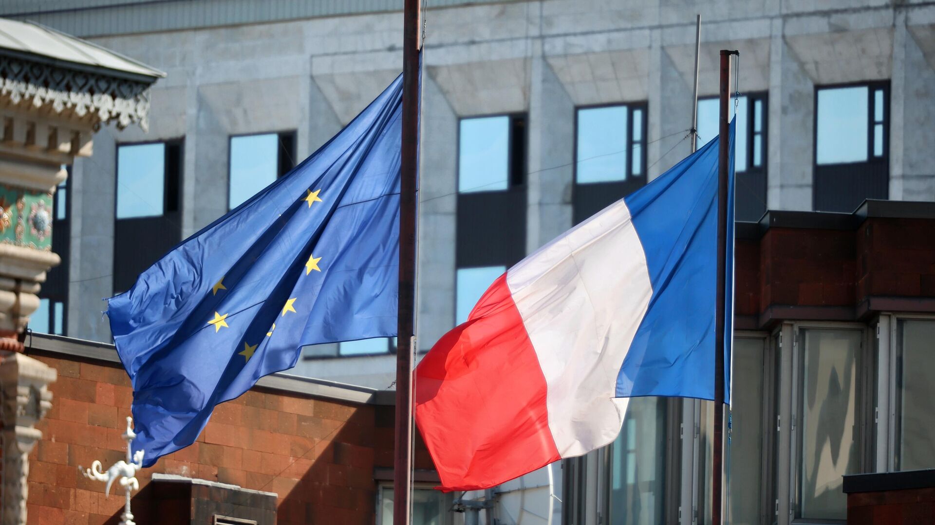 Флаги Франции и ЕС - РИА Новости, 1920, 26.03.2023