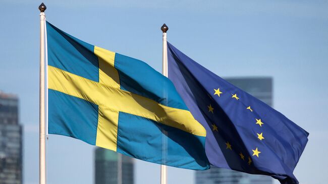 Флаги Швеции и Евросоюза