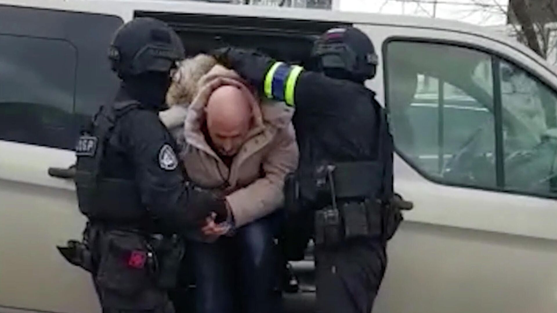 Задержание участника нападения на псковских десантников в Чечне. Кадр видео - РИА Новости, 1920, 25.03.2021