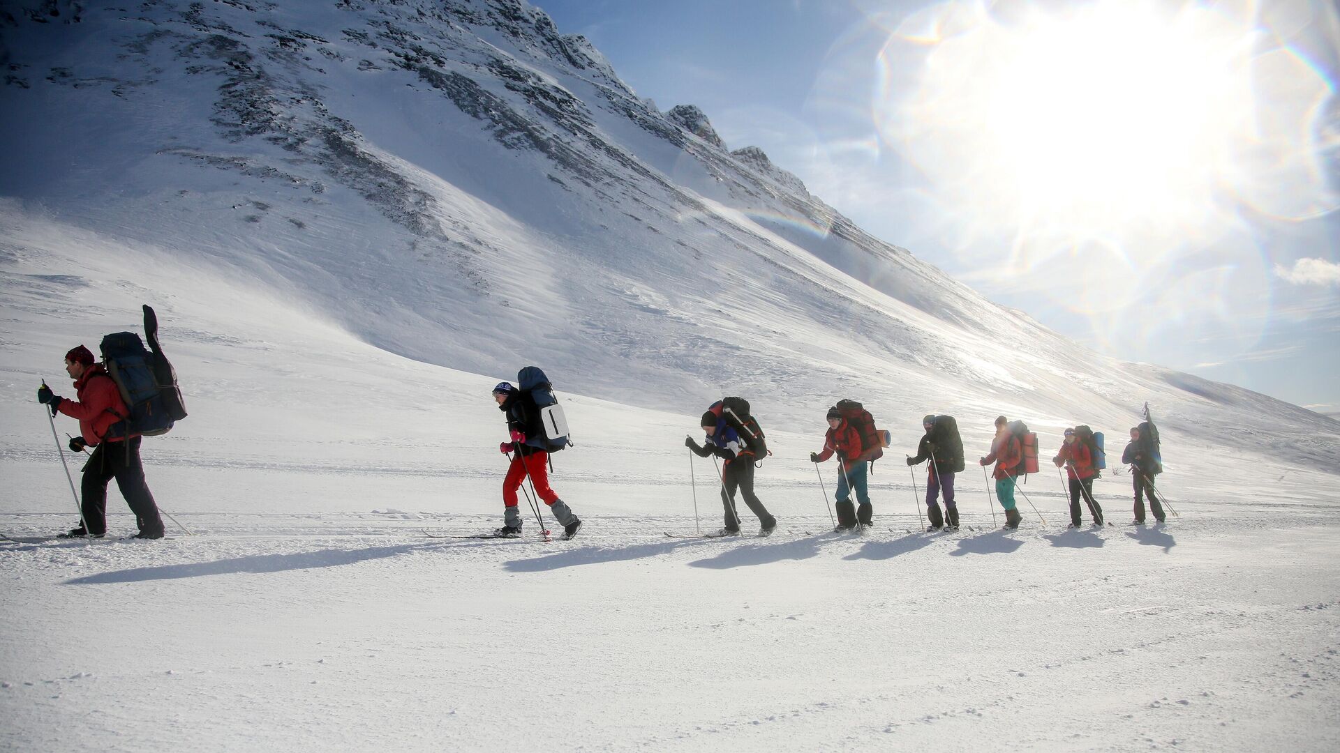 Туристы на перевале Кукис в Хибинских горах в Мурманской области Туристы на перевале Кукис в Хибинских горах в Мурманской области - РИА Новости, 1920, 18.01.2023