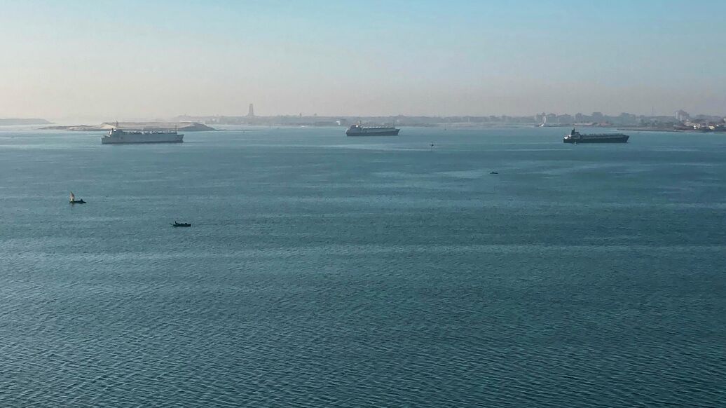 В Суэцком заливе затонула буровая установка