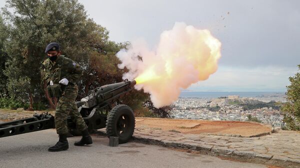 Военнослужащий на холме Ликавит во время празднования 200-летия независимости Греции