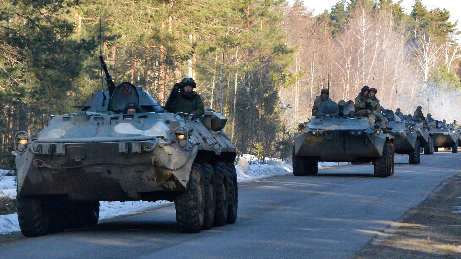 Военнослужащие Вооруженных сил России во время активной фазы совместного белорусско-российского батальонного тактического учения на полигоне Осиповичский в Могилевской области - РИА Новости, 1920, 17.03.2022