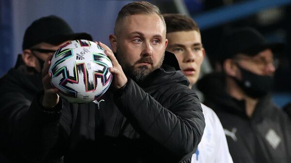 Главный тренер молодежной сборной Исландии Давид-Снорри Йонассон в матче 1-го тура группового этапа чемпионата Европы по футболу 2021 среди молодежных команд между сборными России и Исландии.