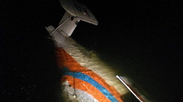 Вертолет упал в акваторию Куршского залива в Калининградской области. Кадр видео