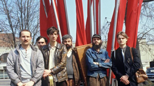 Музыкальная группа Звуки Му. Образована в Москве в начале 1980-х годов Петром Мамоновым (слева) и Александром Липницким (второй справа). 1989 год