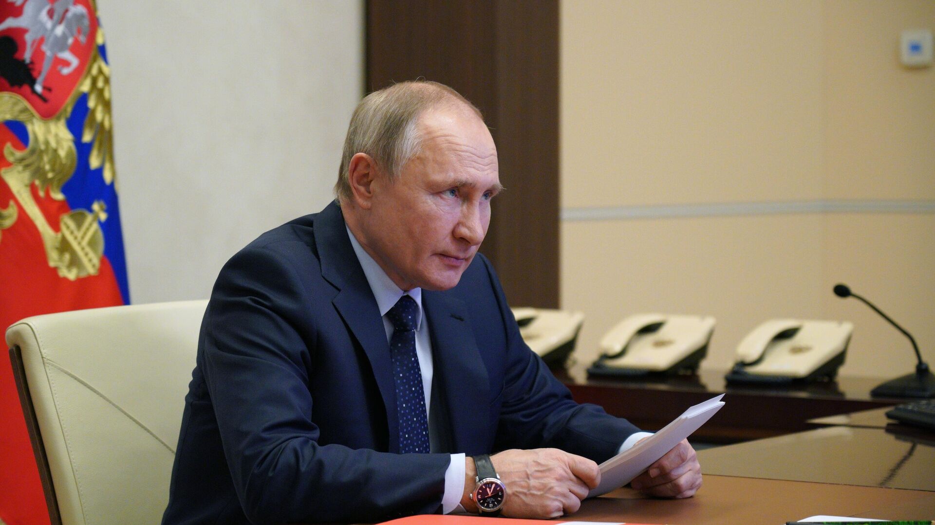 Президент РФ Владимир Путин проводит оперативное совещание с постоянными членами Совета безопасности РФ - РИА Новости, 1920, 05.04.2021