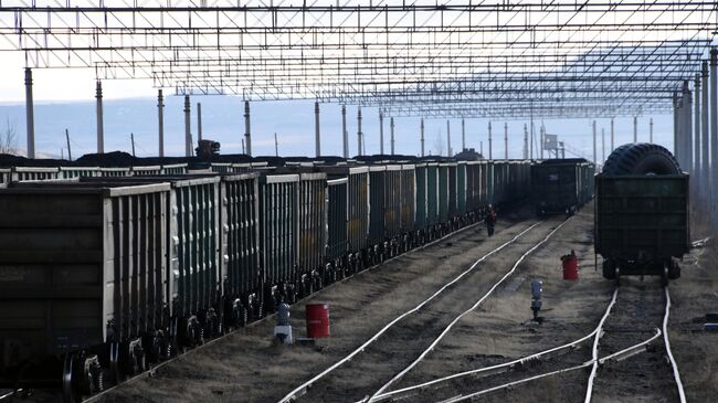 Предназначенные для погрузки угля железнодорожные вагоны