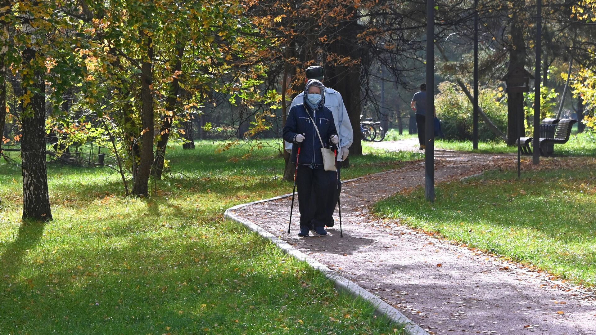 Отдыхающие в парке - РИА Новости, 1920, 24.08.2021