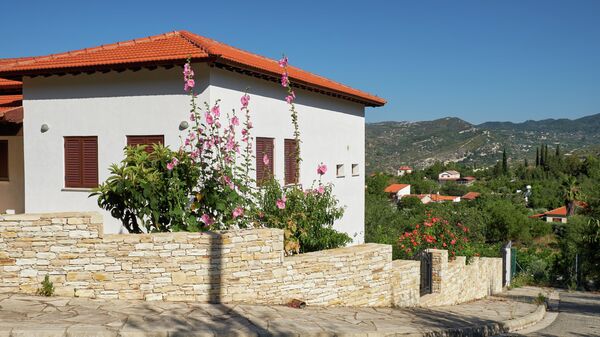 Вид на деревню Ланья на Кипре