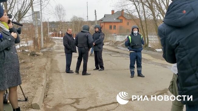 На месте стрельбы в коттеджном поселке Новые Вешки. Кадр видео