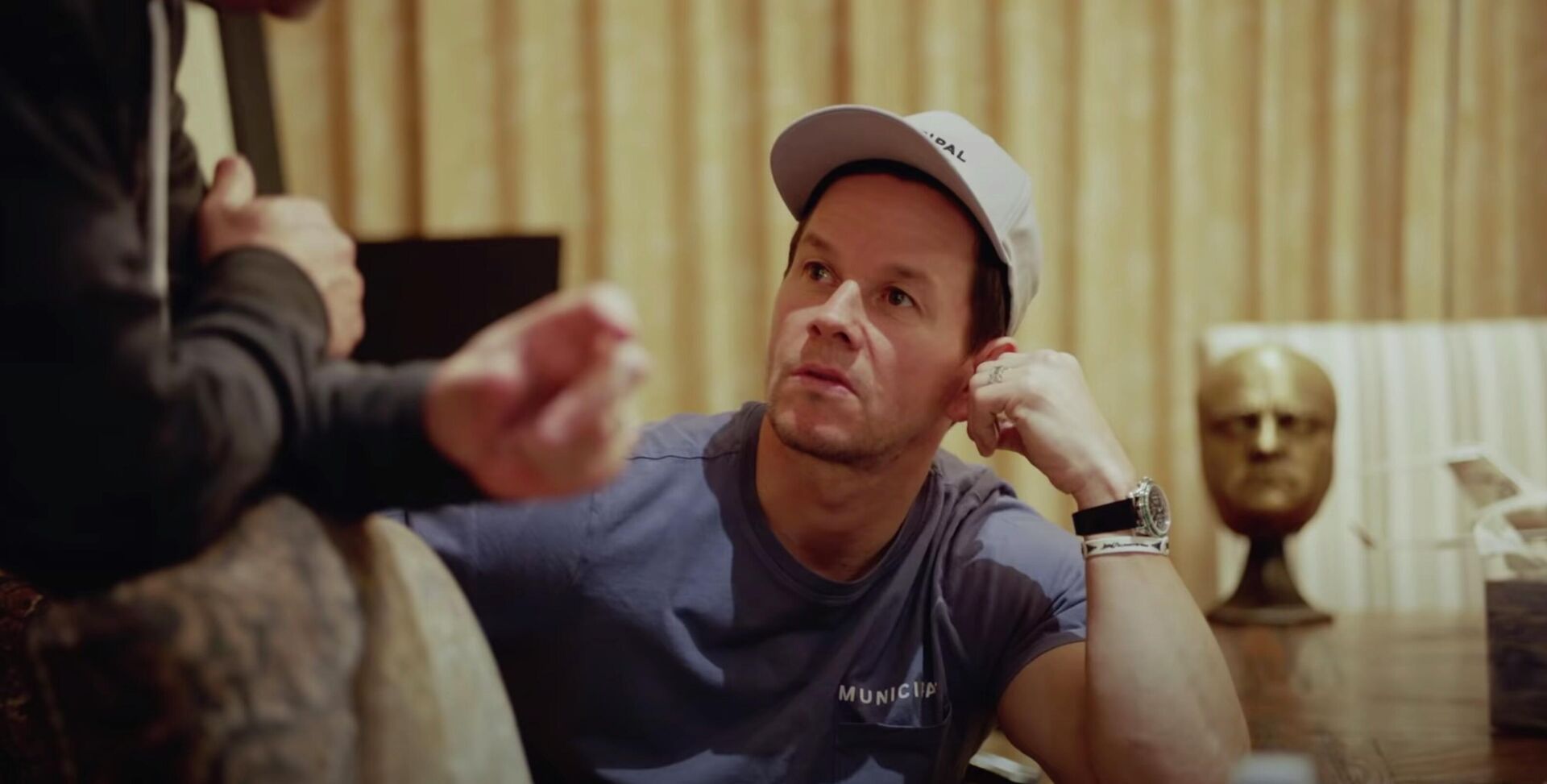 Кадр из документального сериала Wahl Street - РИА Новости, 1920, 18.08.2025