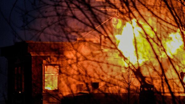 Возгорание в доме забаррикадировавшегося в Мытищах пенсионера, открывшего огонь по сотрудникам правоохранительных органов
