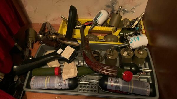 Оружие, найденное в квартире мужчины, устроившего стрельбу в коттеджном поселке Новые Вешки