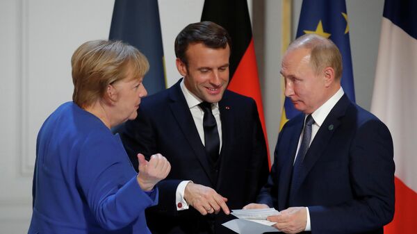 Канцлер Германии Ангела Меркель, президент Франции Эммануэль Макрон и Президент России Владимир Путин на пресс-конференции в Елисейском дворце в Париже. 9 декабря 2019 года 