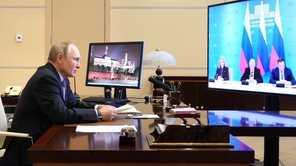 Президент РФ Владимир Путин в режиме видеоконференции принимает участие в церемонии подписания генерального соглашения между общероссийскими объединениями профсоюзов, работодателей и правительством