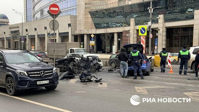 ДТП на Садовом кольце у пересечения с Новым Арбатом в Москве