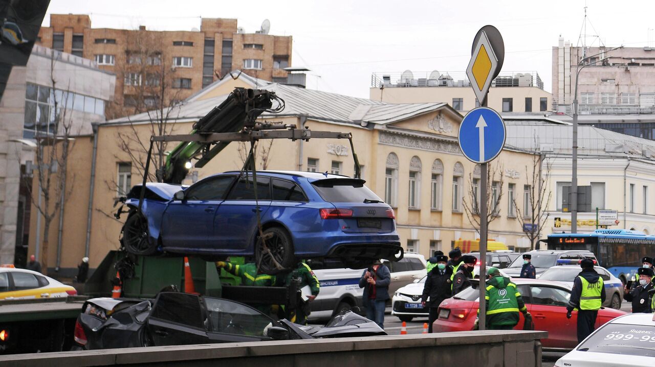 В ДТП на Садовом кольце разбился автомобиль за десять миллионов рублей -  РИА Новости, 02.04.2021