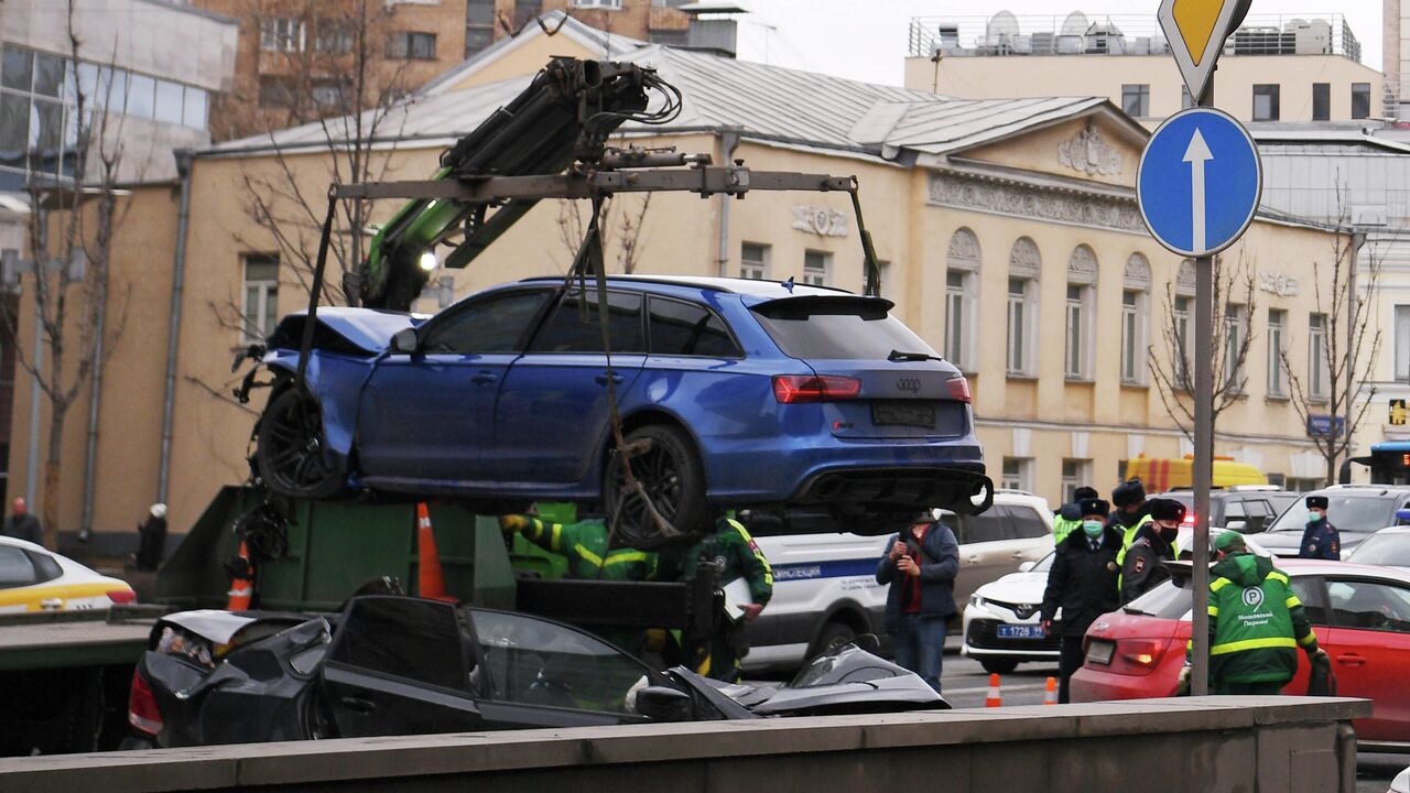 В ДТП на Садовом кольце разбился автомобиль за десять миллионов рублей -  РИА Новости, 02.04.2021