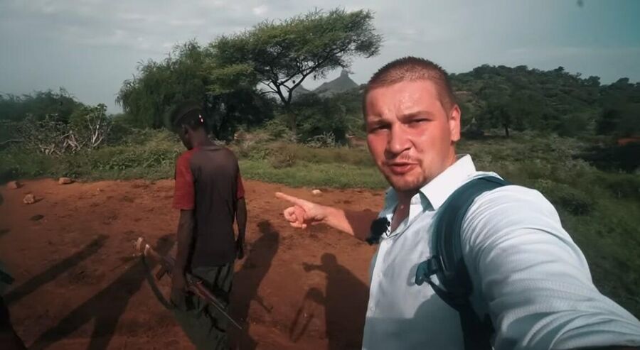 Журналист, автор ютьюб-канала The Люди Антон Лядов в Южном Судане