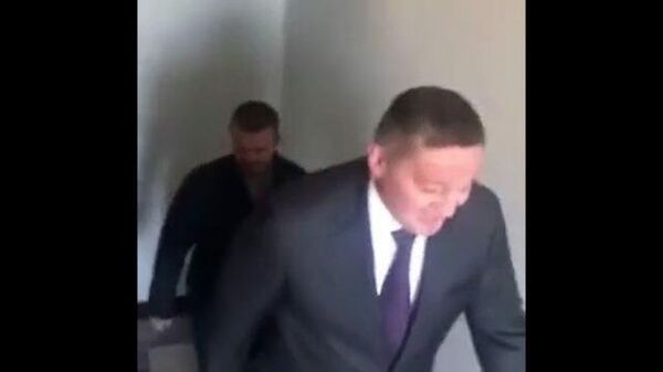На лифте нельзя – волгоградский губернатор поднялся с чиновниками пешком на 20-й этаж