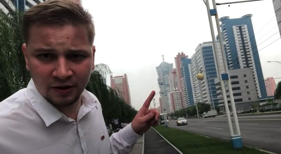 Журналист, автор ютьюб-канала The Люди Антон Лядов в Северной Корее