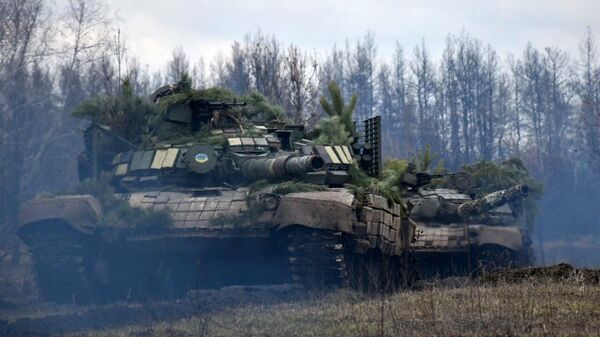 Тренировка танковых резервов вооруженных сил Украины в Луганской области