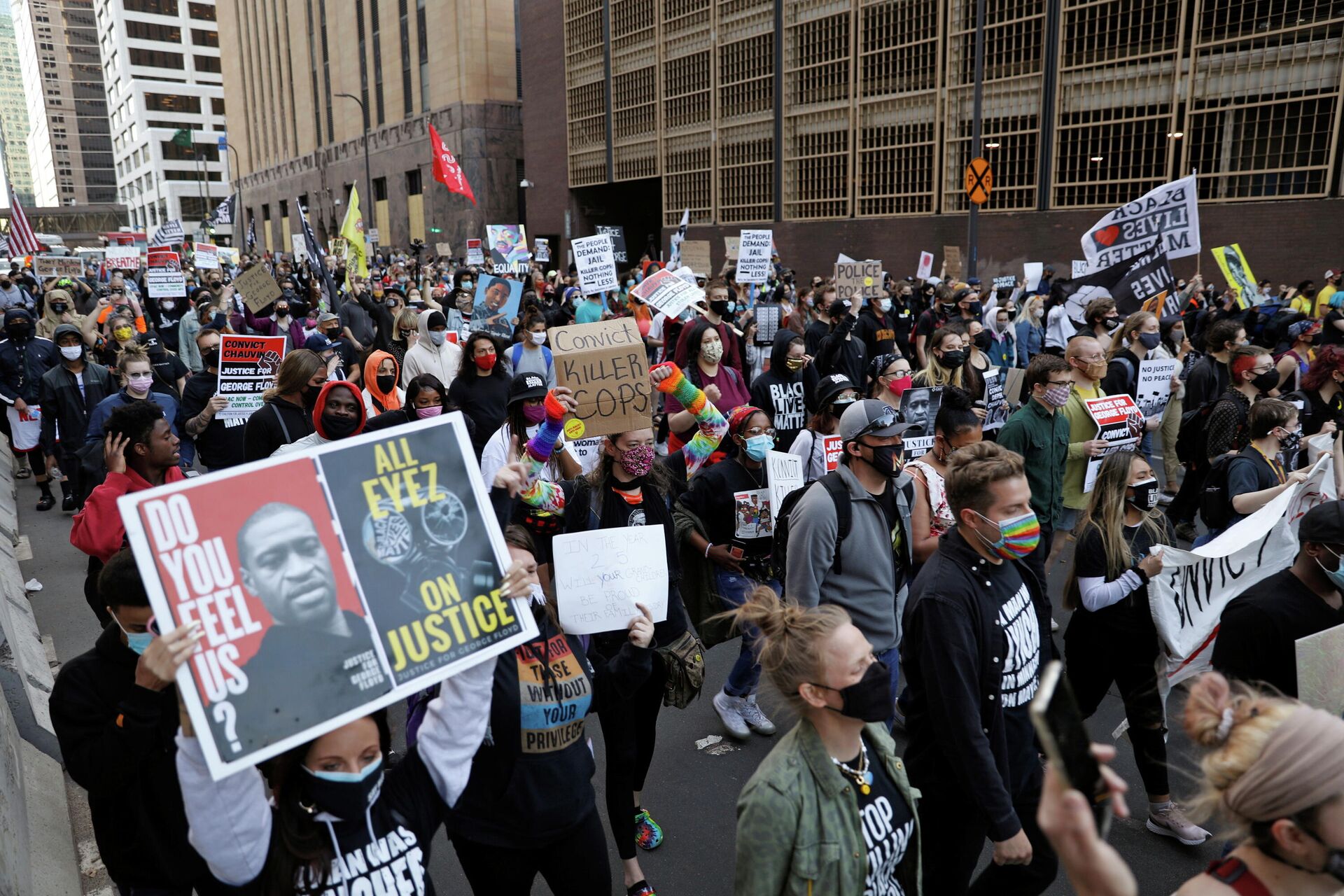 Протесты во время судебных слушаний по делу об убийстве Джорджа Флойда в Миннеаполисе. 29 марта 2021  - РИА Новости, 1920, 02.04.2021