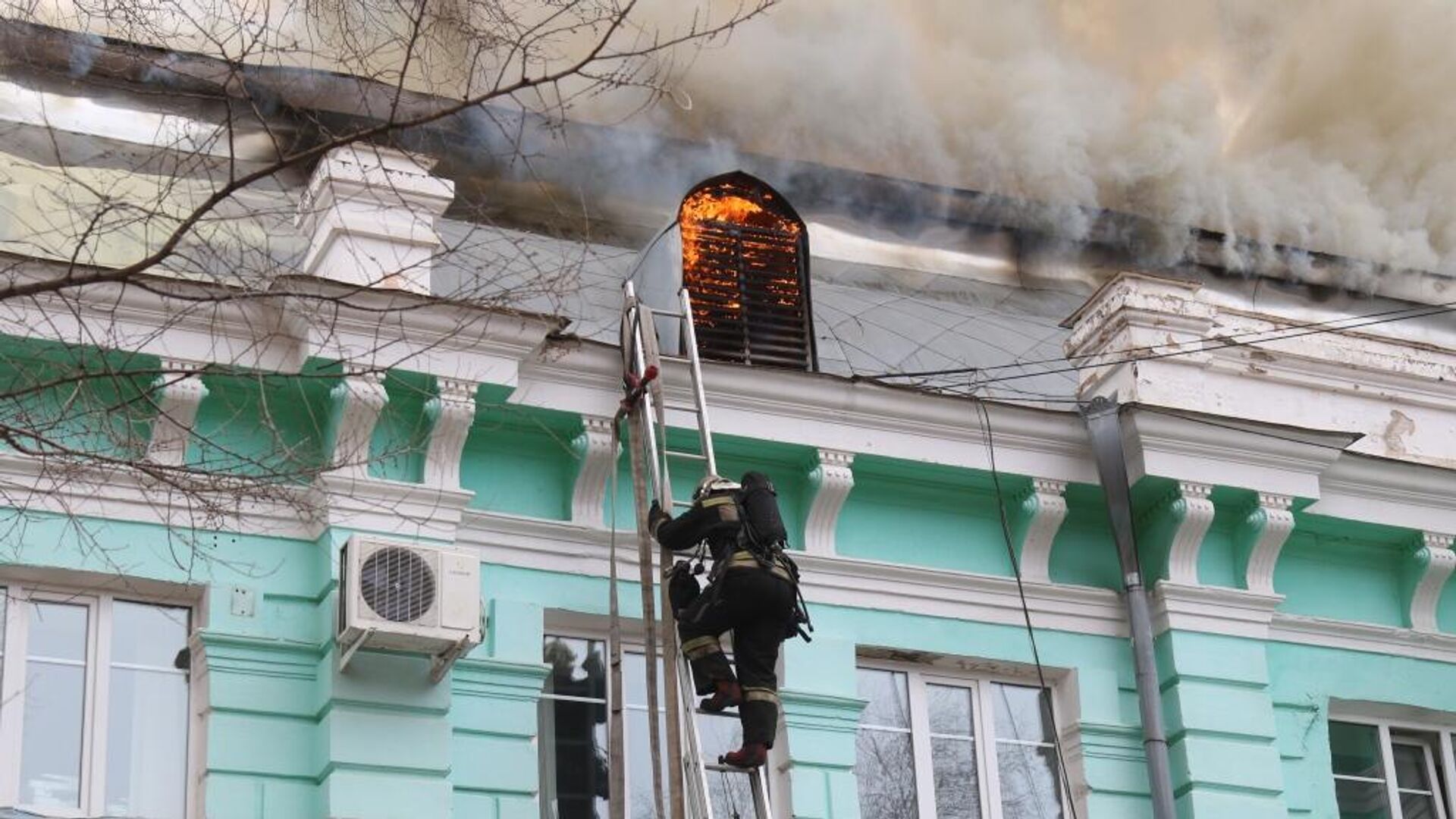 Пожар в кардиохирургическом центре в Благовещенске - РИА Новости, 1920, 04.04.2021