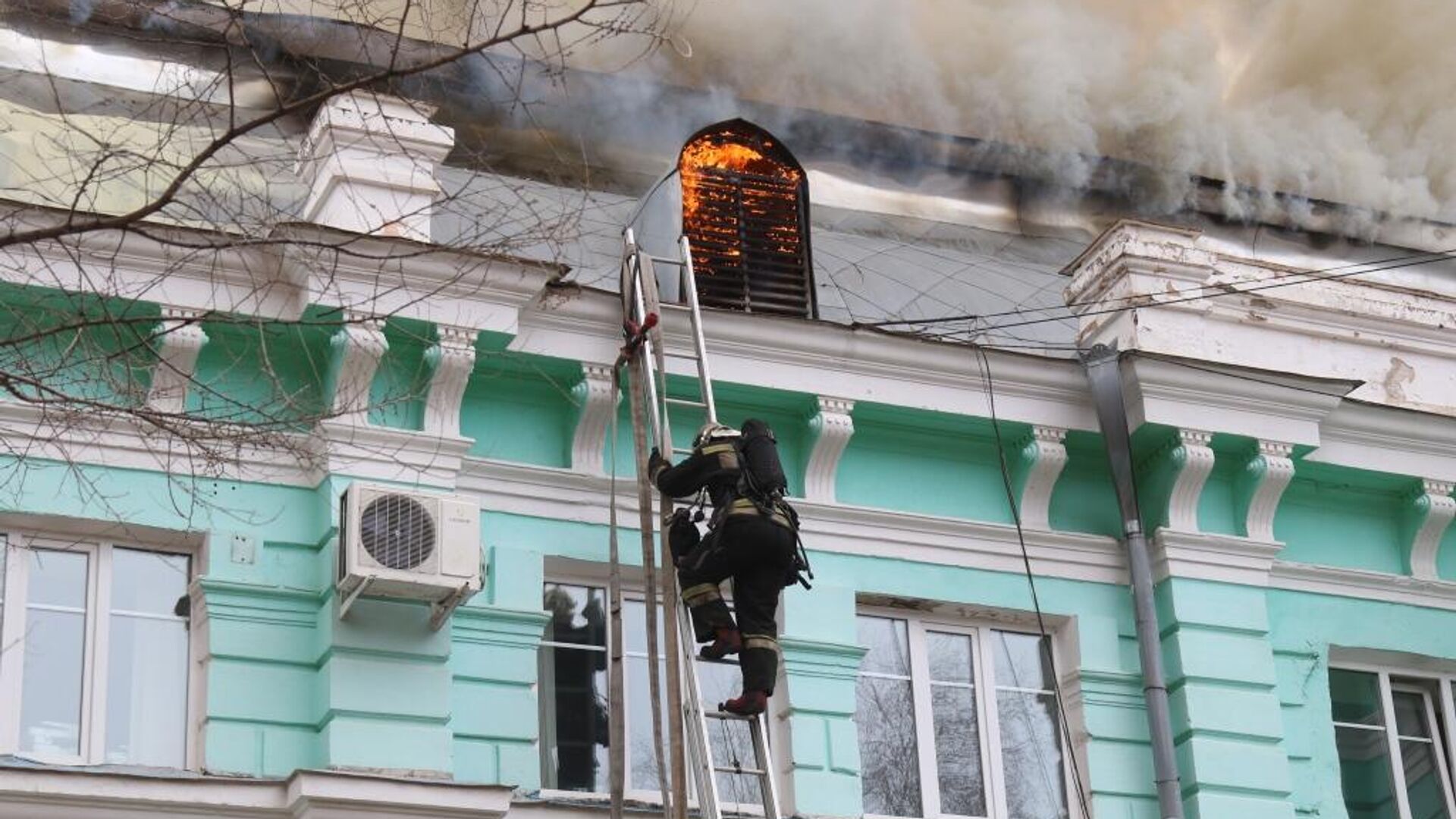 Пожар в кардиохирургическом центре в Благовещенске - РИА Новости, 1920, 04.04.2021
